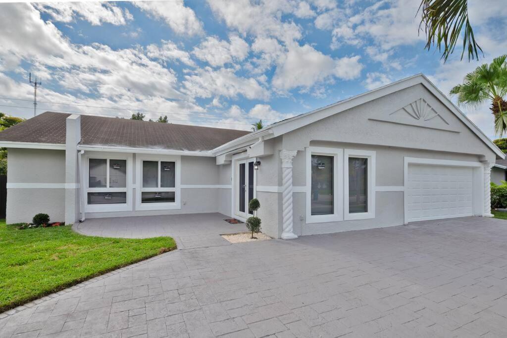Spacious 4 Bedrooms, 2 Bathroom House With Pool Miramar Exterior foto